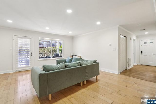 400 Crown Court 561, Edgewater, NJ 07020