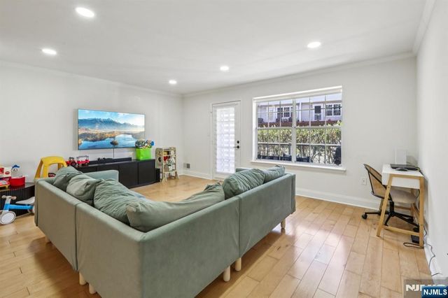 400 Crown Court 561, Edgewater, NJ 07020