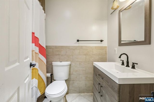 400 Crown Court 561, Edgewater, NJ 07020