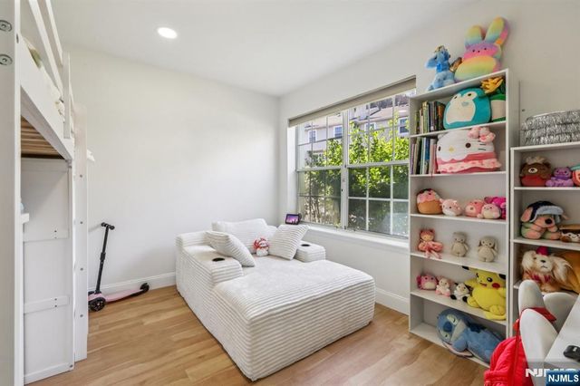 400 Crown Court 561, Edgewater, NJ 07020
