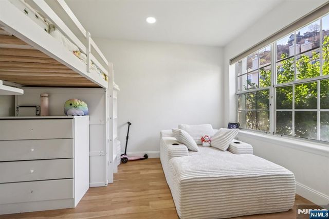 400 Crown Court 561, Edgewater, NJ 07020