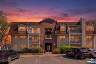 400 Crown Court 561, Edgewater, NJ 07020