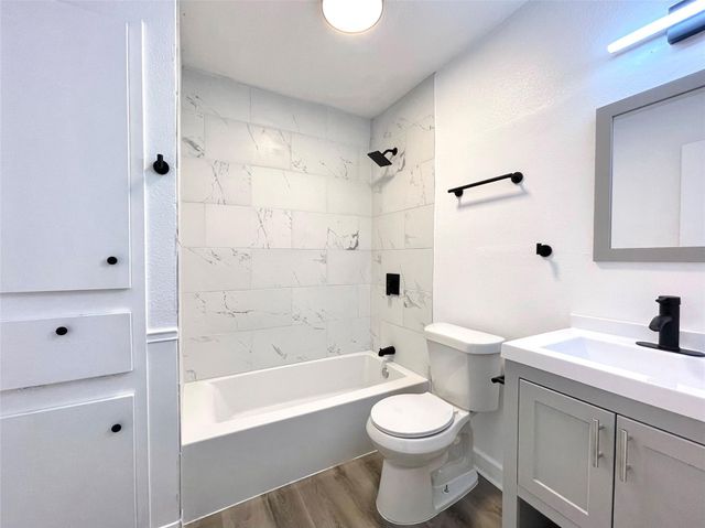 2306 Barton Village CIR 104, Austin, TX 78704