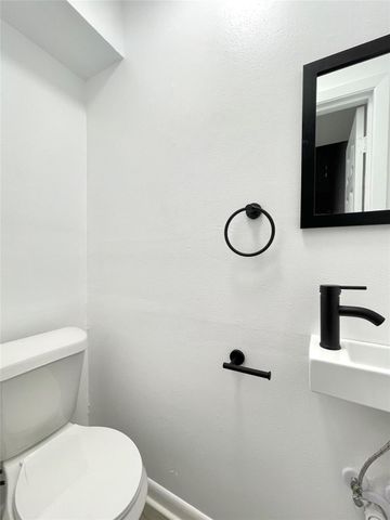 2306 Barton Village CIR 104, Austin, TX 78704