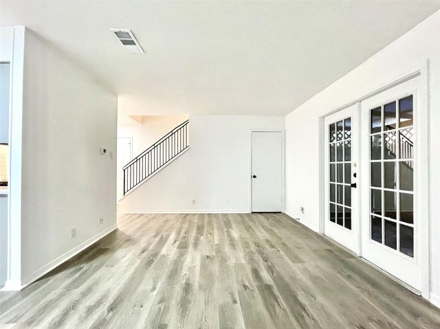 2306 Barton Village CIR 104, Austin, TX 78704