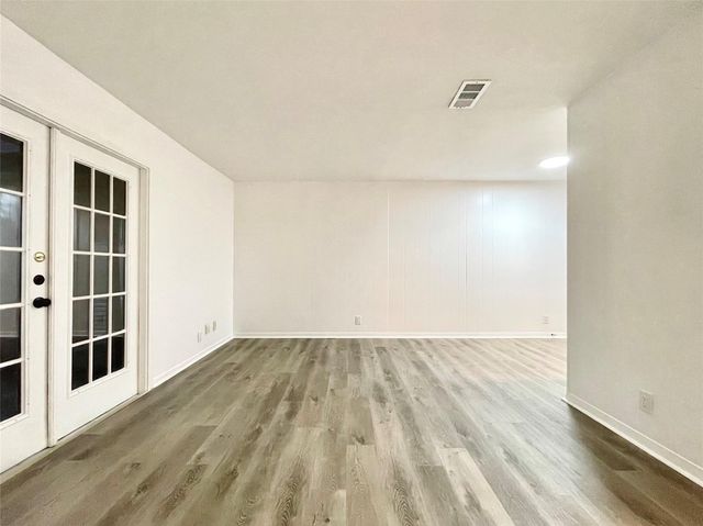 2306 Barton Village CIR 104, Austin, TX 78704