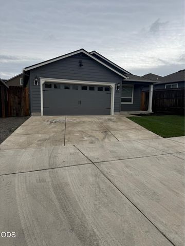 816 Nicholas Lee Drive, Medford, OR 97501