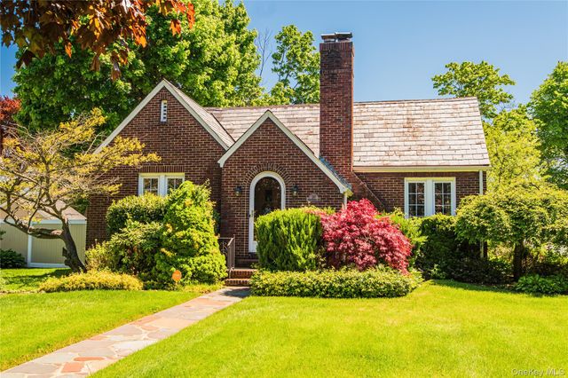 186 Pennsylvania Avenue, Freeport, NY 11520
