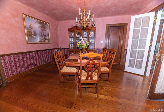 186 Pennsylvania Avenue, Freeport, NY 11520