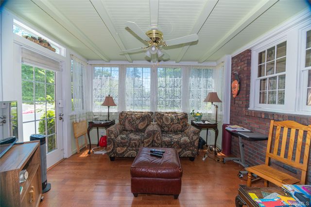 186 Pennsylvania Avenue, Freeport, NY 11520
