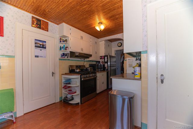 186 Pennsylvania Avenue, Freeport, NY 11520
