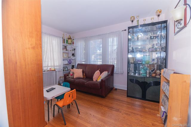 186 Pennsylvania Avenue, Freeport, NY 11520