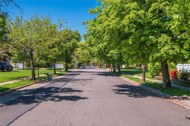 186 Pennsylvania Avenue, Freeport, NY 11520