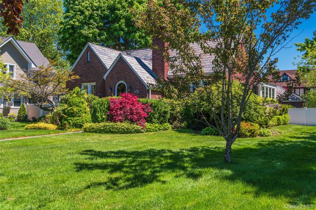 186 Pennsylvania Avenue, Freeport, NY 11520