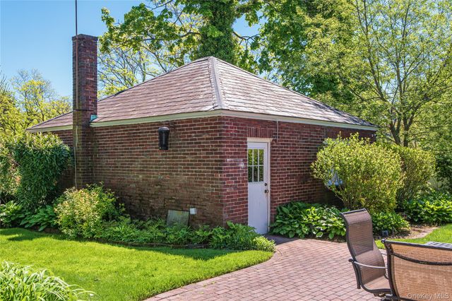 186 Pennsylvania Avenue, Freeport, NY 11520