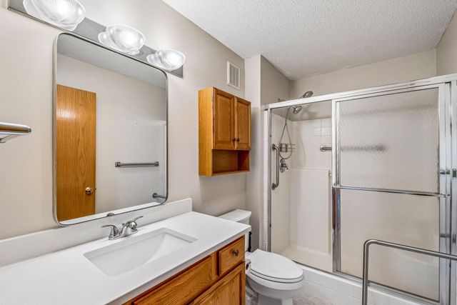 18716 Kalmar Court, Lakeville, MN 55044