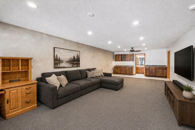 18716 Kalmar Court, Lakeville, MN 55044