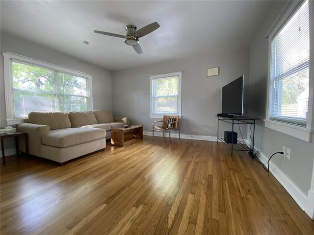 716 NE 10TH AVENUE, Gainesville, FL 32601
