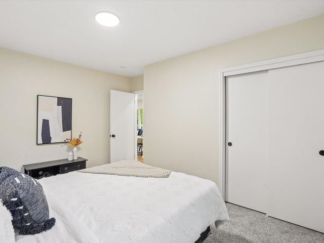 1724 E 29th Street, Des Moines, IA 50317