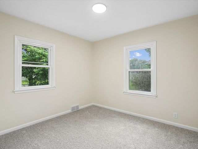 1724 E 29th Street, Des Moines, IA 50317