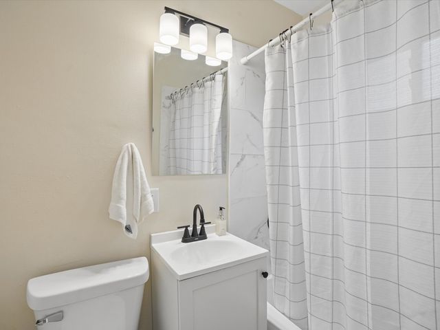 1724 E 29th Street, Des Moines, IA 50317