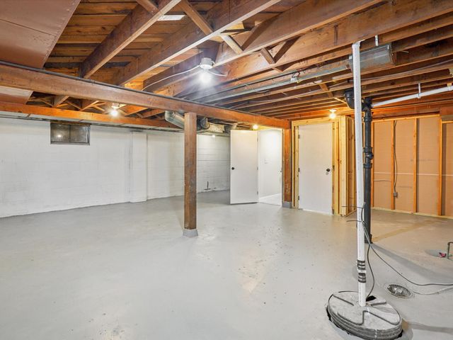 1724 E 29th Street, Des Moines, IA 50317