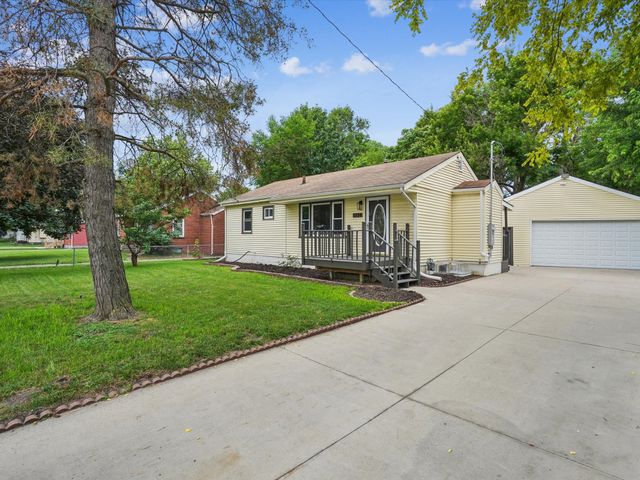 1724 E 29th Street, Des Moines, IA 50317