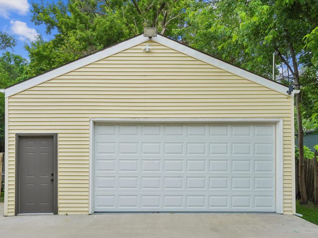 1724 E 29th Street, Des Moines, IA 50317