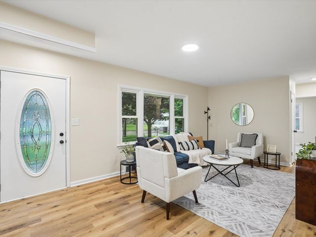 1724 E 29th Street, Des Moines, IA 50317