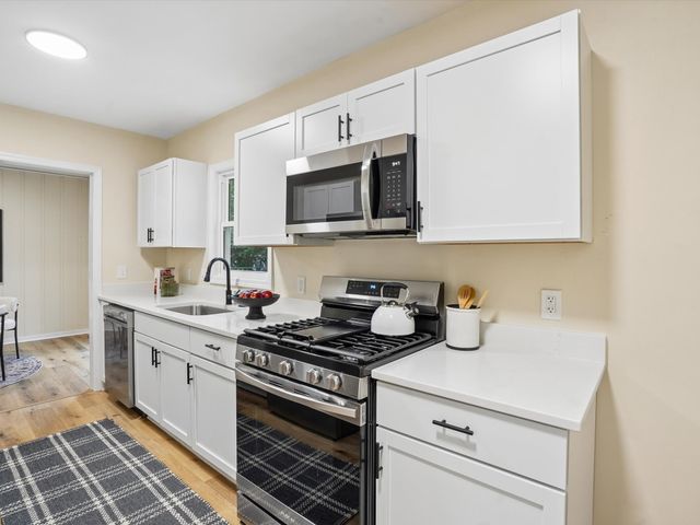 1724 E 29th Street, Des Moines, IA 50317