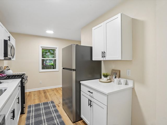 1724 E 29th Street, Des Moines, IA 50317