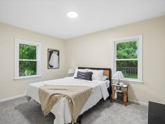 1724 E 29th Street, Des Moines, IA 50317