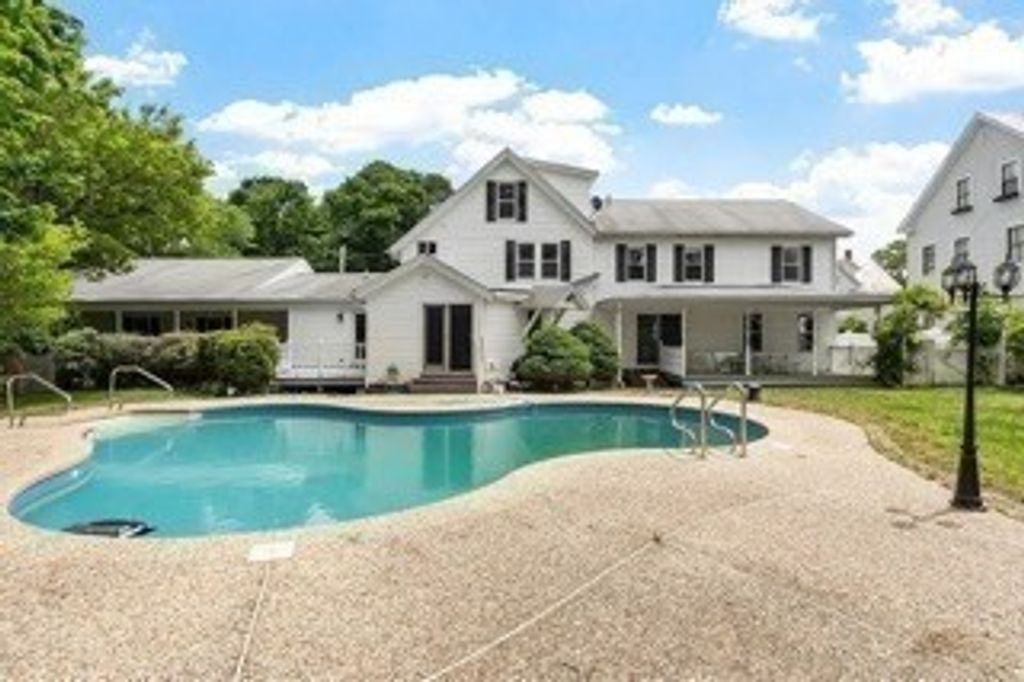 24 Oak Ave A, Leominster, MA 01453
