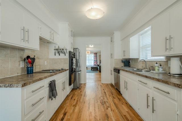 8925 Stanwood Drive, Dallas, TX 75228