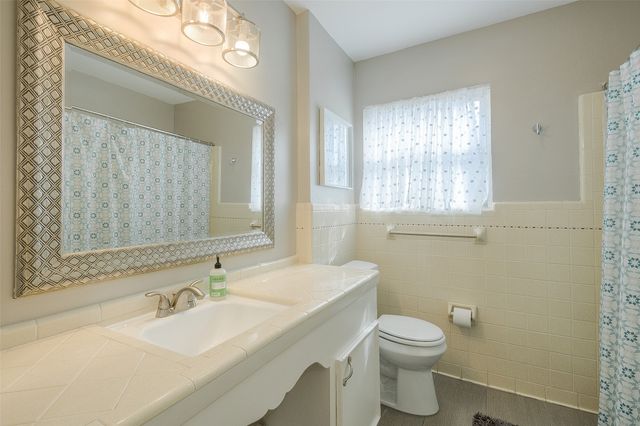 8925 Stanwood Drive, Dallas, TX 75228
