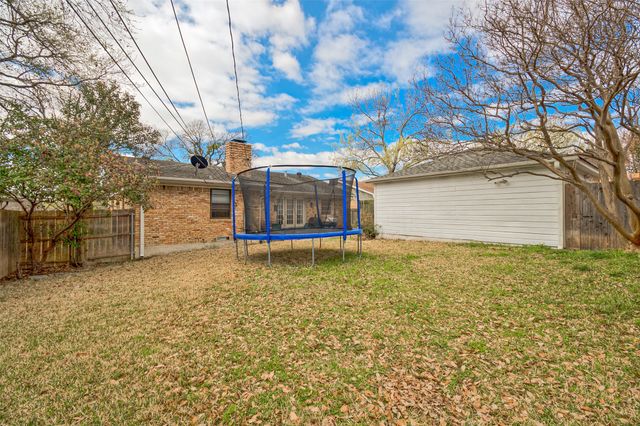 8925 Stanwood Drive, Dallas, TX 75228
