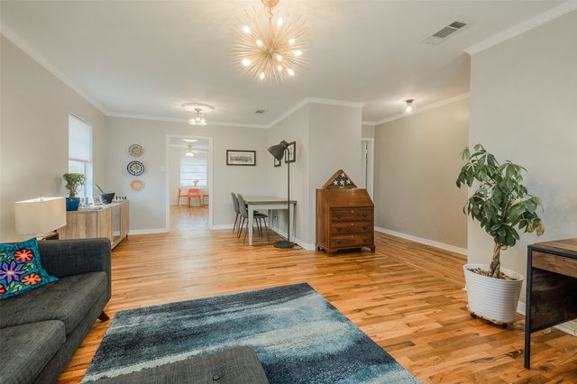 8925 Stanwood Drive, Dallas, TX 75228