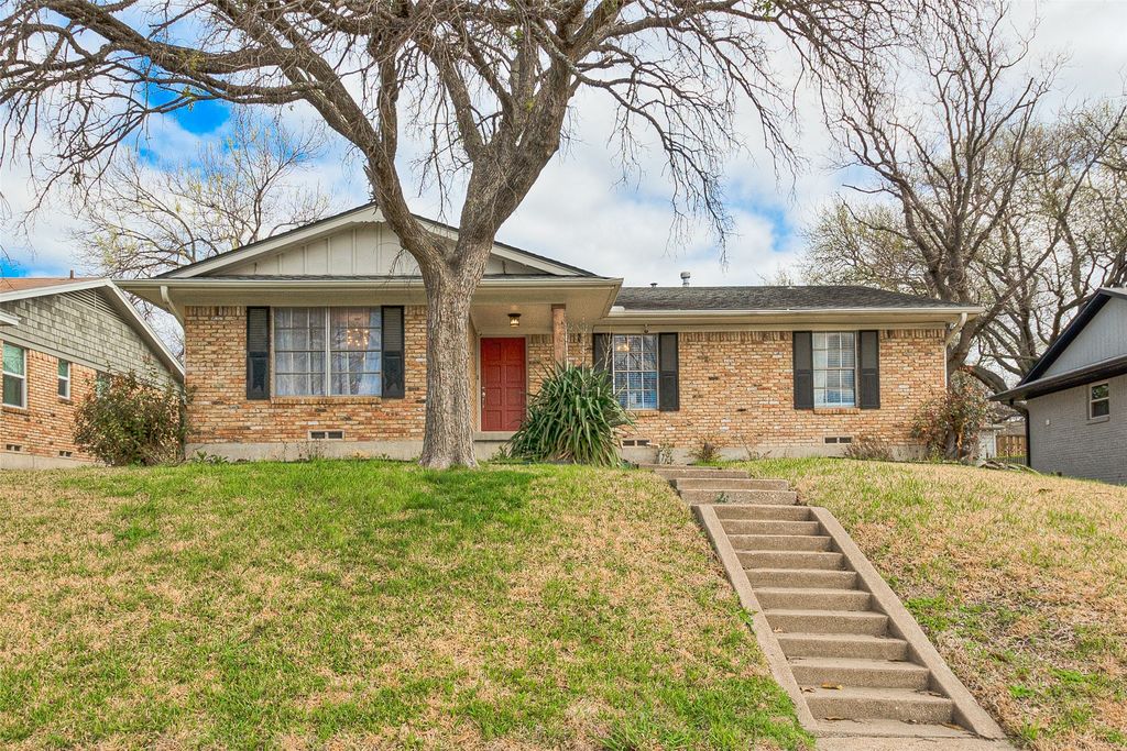 8925 Stanwood Drive, Dallas, TX 75228
