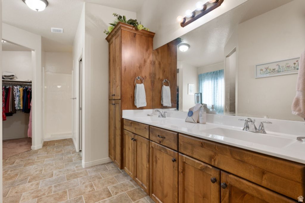 Image 16 of property listing at 336 E DESERT ROSE WAY, Ivins, UT 84738