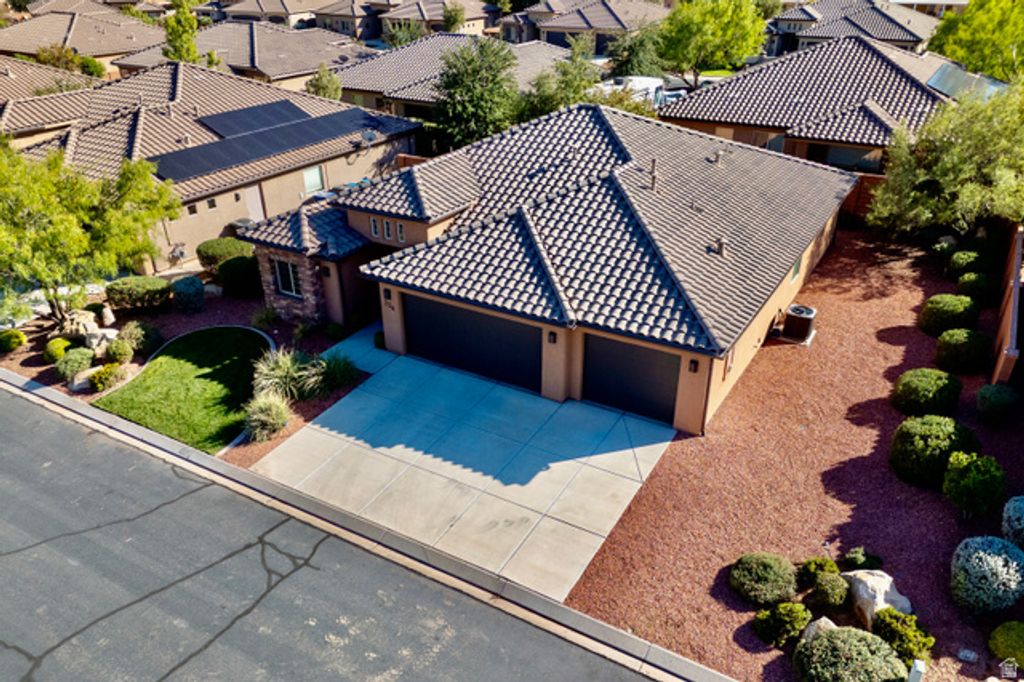 Image 3 of property listing at 336 E DESERT ROSE WAY, Ivins, UT 84738