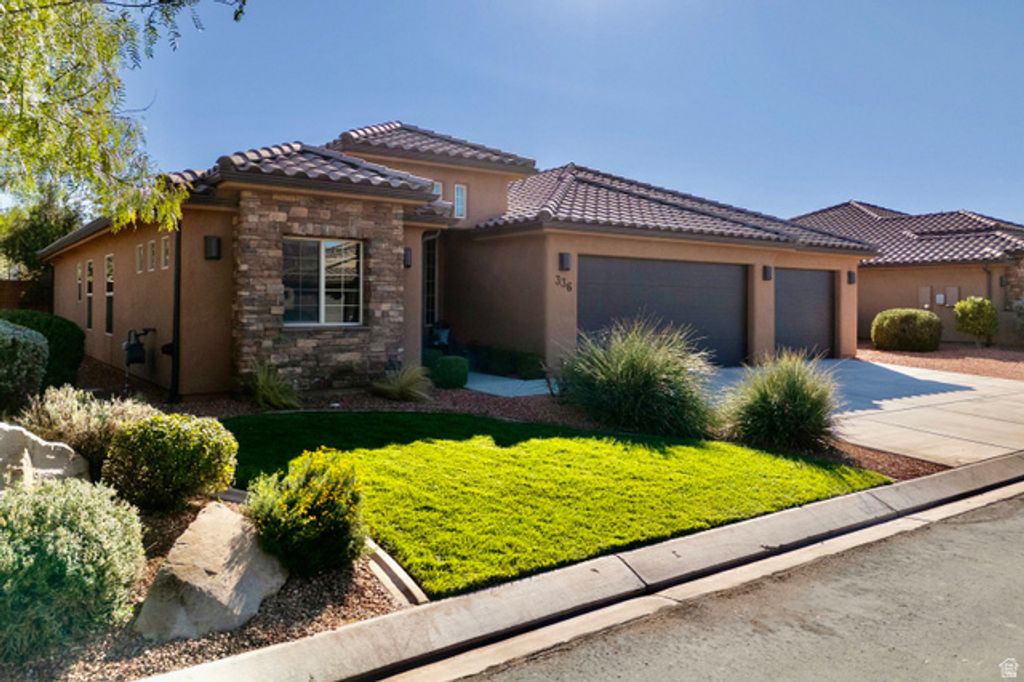 Image 4 of property listing at 336 E DESERT ROSE WAY, Ivins, UT 84738