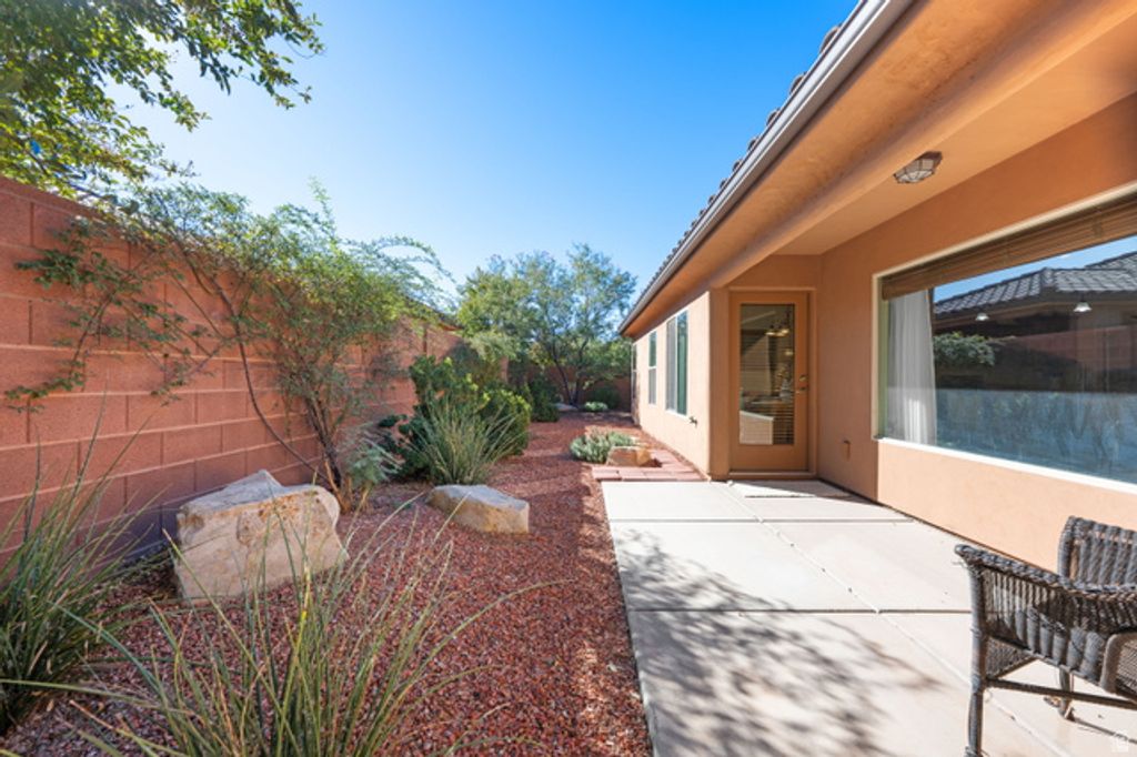 Image 5 of property listing at 336 E DESERT ROSE WAY, Ivins, UT 84738