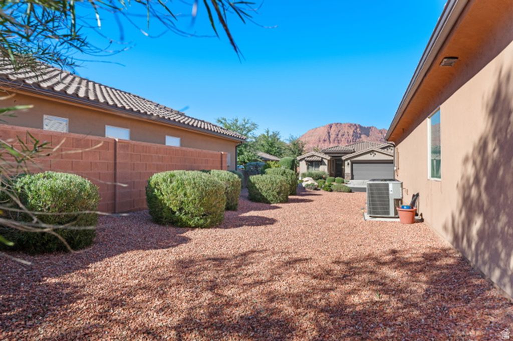 Image 6 of property listing at 336 E DESERT ROSE WAY, Ivins, UT 84738