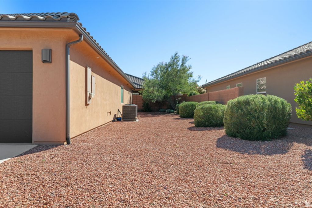 Image 7 of property listing at 336 E DESERT ROSE WAY, Ivins, UT 84738
