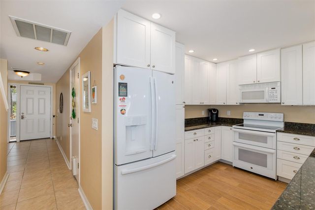 675 BROADWAY, Dunedin, FL 34698