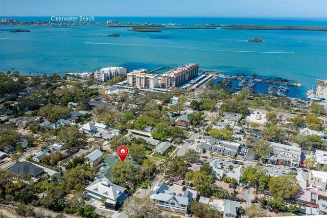 675 BROADWAY, Dunedin, FL 34698