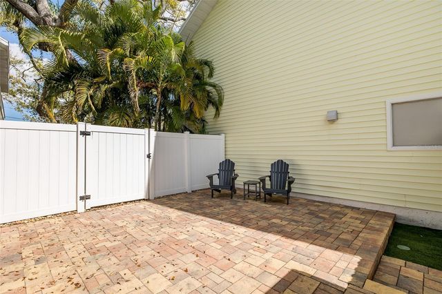 675 BROADWAY, Dunedin, FL 34698