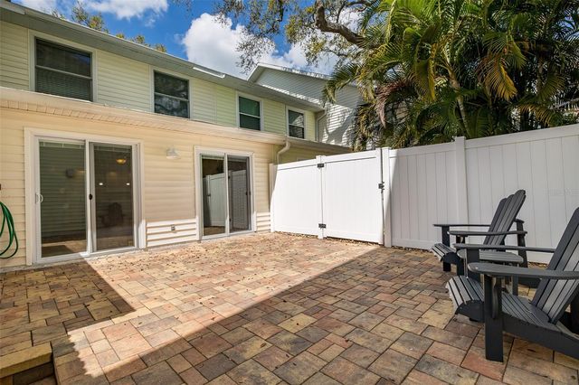 675 BROADWAY, Dunedin, FL 34698