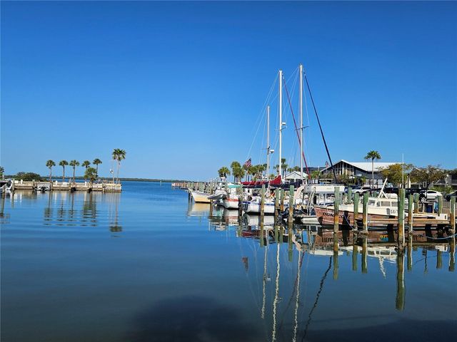 675 BROADWAY, Dunedin, FL 34698