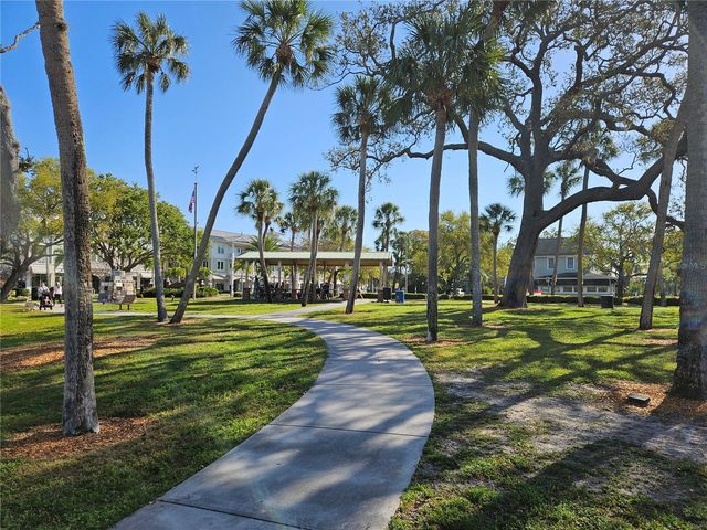 675 BROADWAY, Dunedin, FL 34698